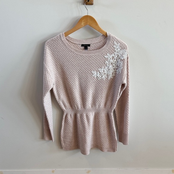 RW&CO. Tops - RW&CO. Pink Knit Top with White Lace Detail